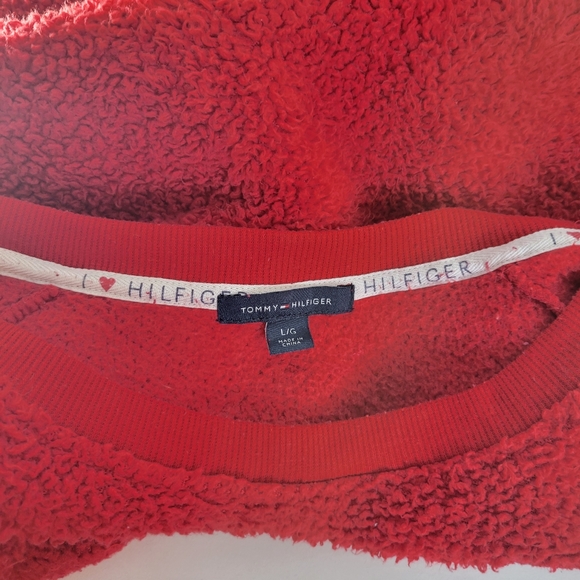 Womans Tommy Hilfiger Fuzzy Sweatshirt/Sweater top Embroidered Size Large - Picture 4 of 8